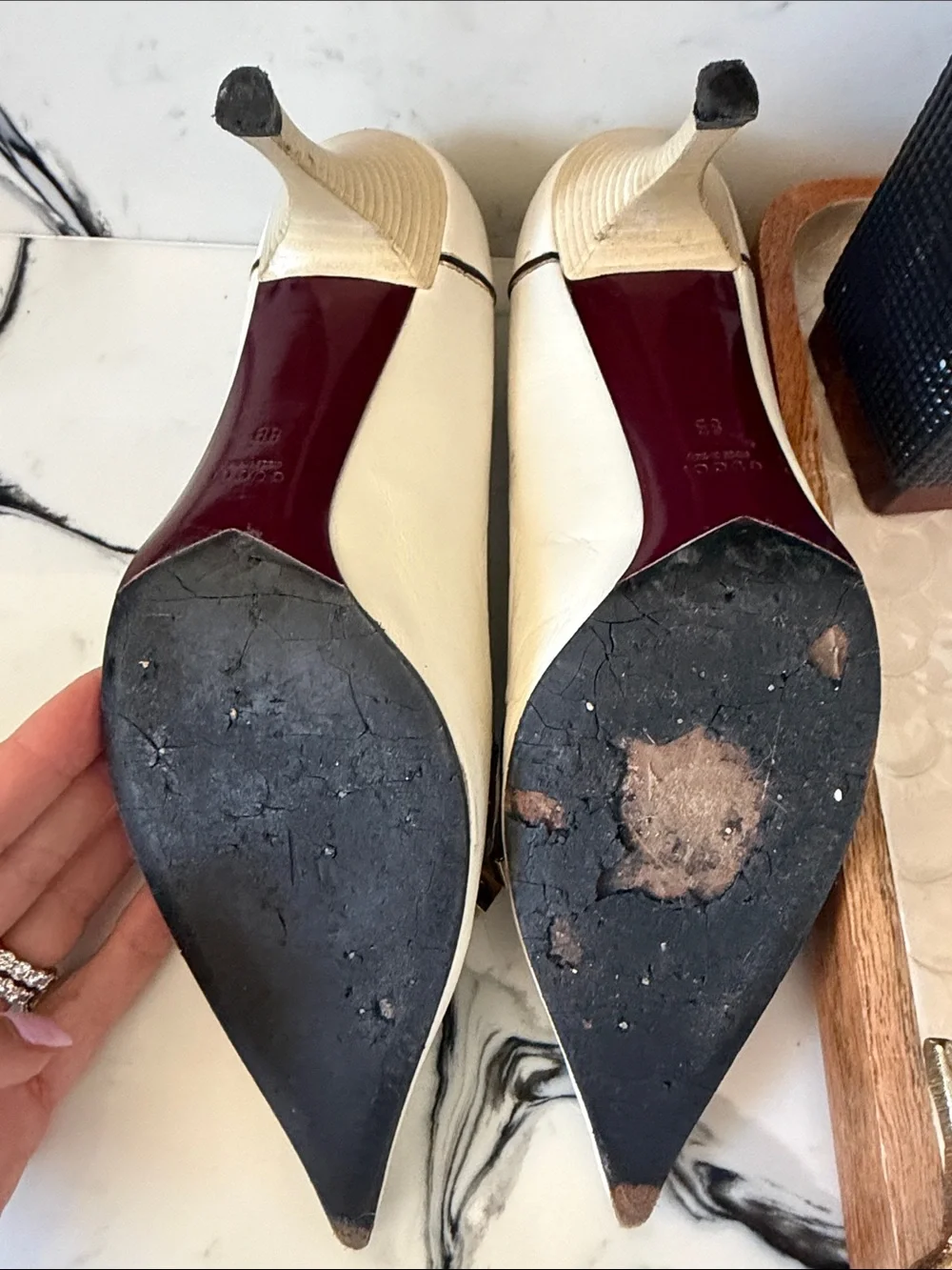 Vintage Gucci Leather Pointed Toe Women's heels with Ribbon Accent